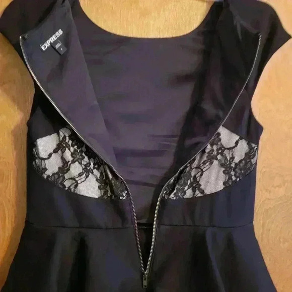 Express Dress (6) - Picture 3 of 4